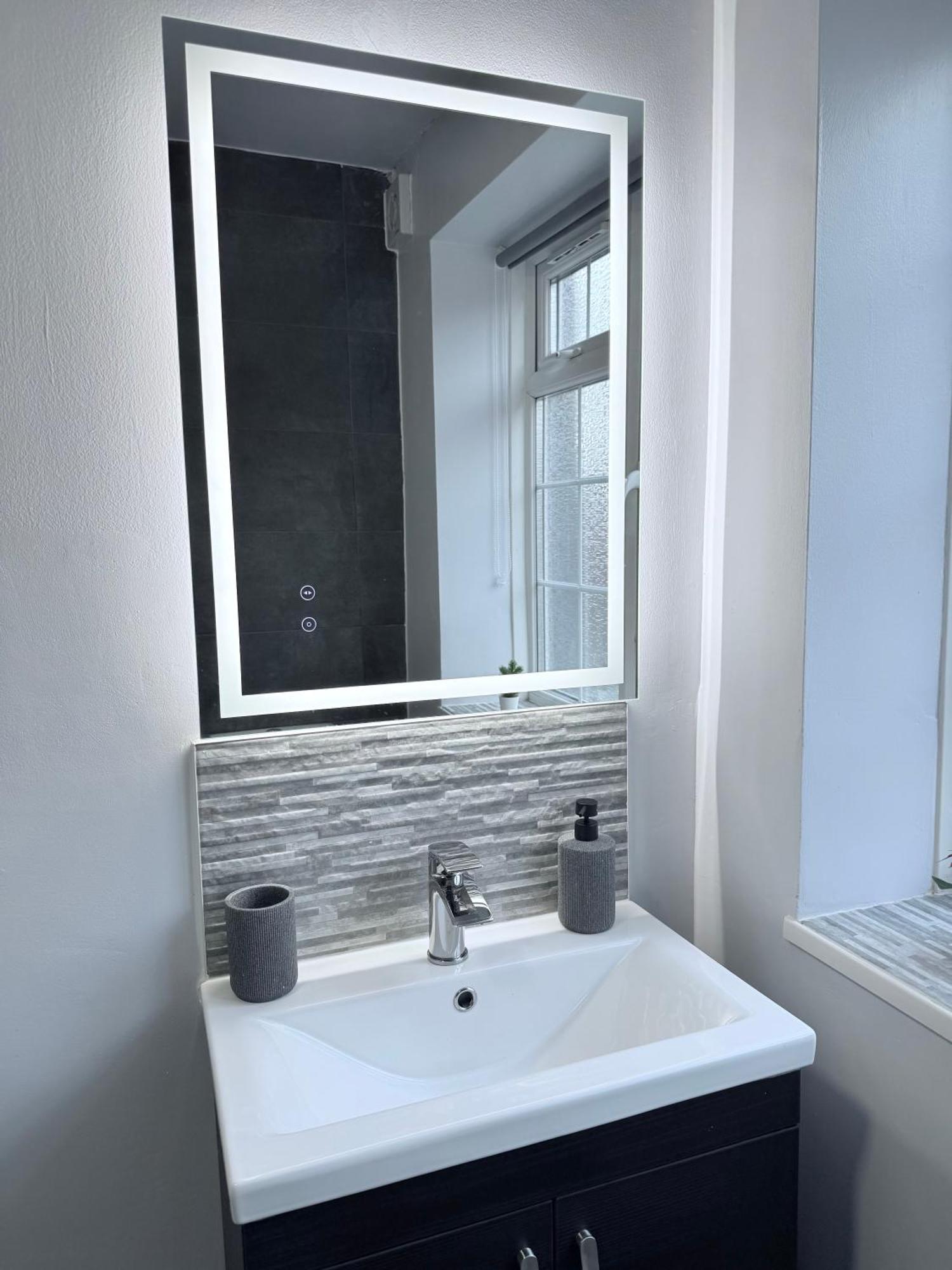 Staylondon - Sleeps 6 With Free Parking - Tourist, Concerts & Matches Eksteriør billede